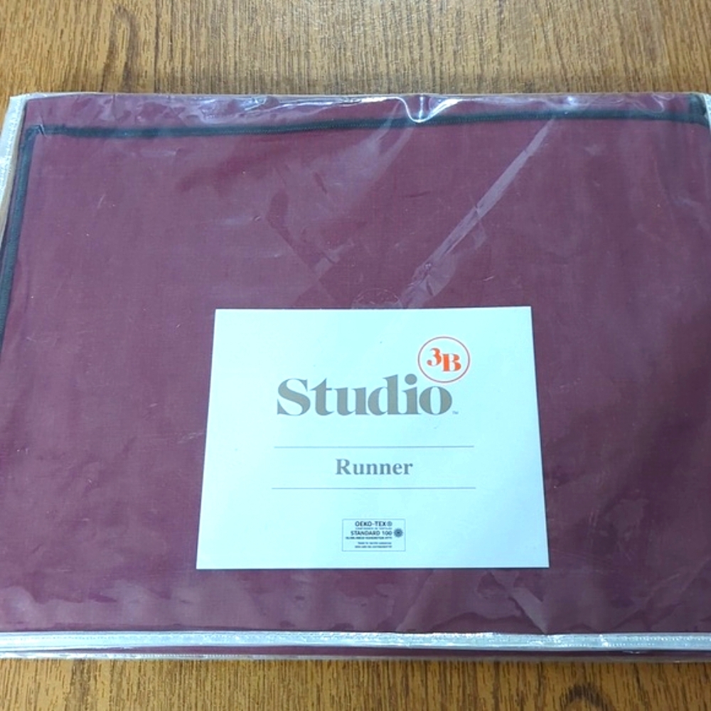 Studio 3B Table Runner, Zinfandel. 14" x 120".  NWT
